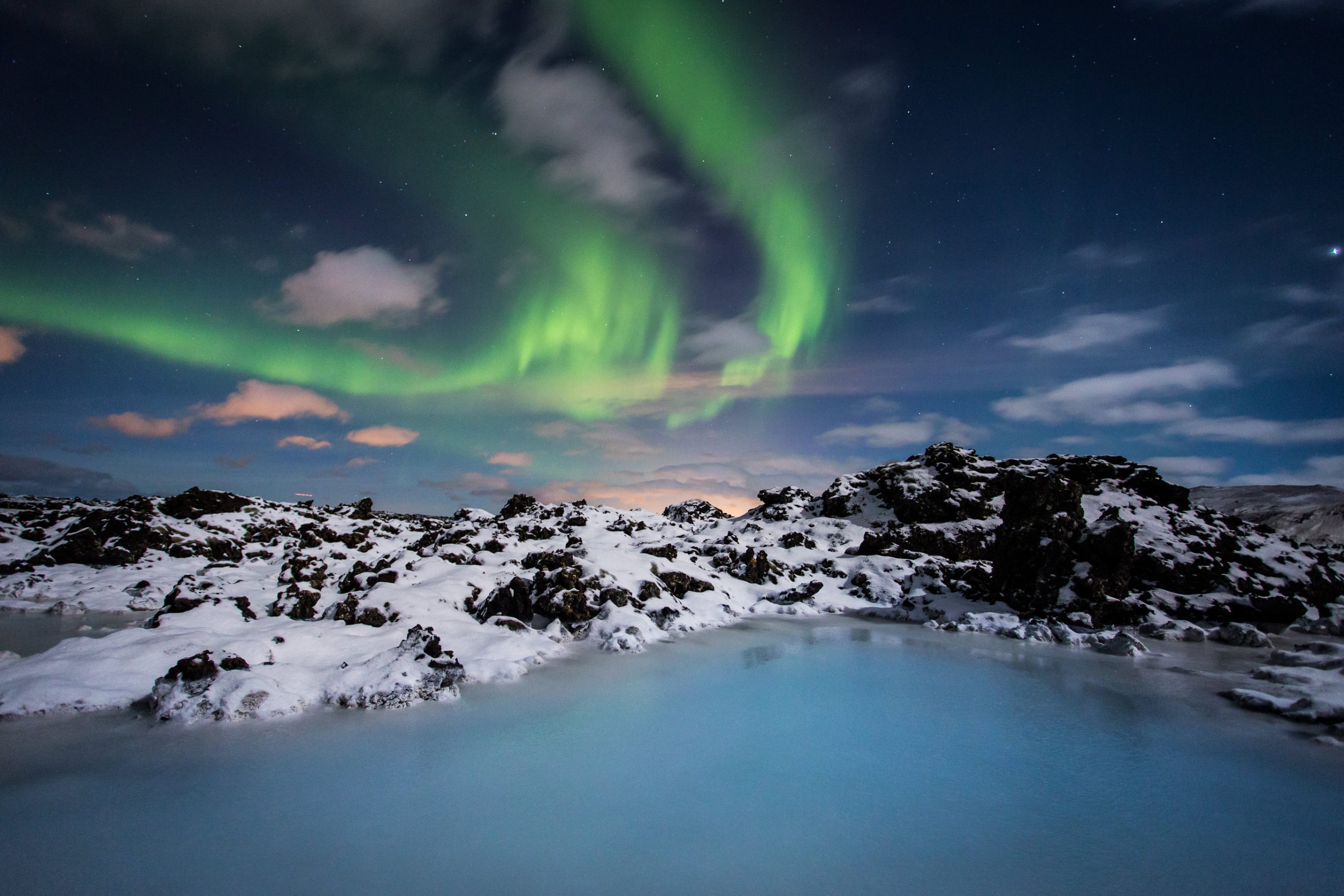 แนะนำ Blue Lagoon Hot Springs แห่งเมืองเรคยาวิกซึ่งถือเป็นบ่อน้ำพุร้อน ...